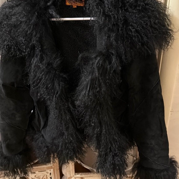 Elegant Black Fur-Trimmed Teddy Jacket - Picture 7 of 14